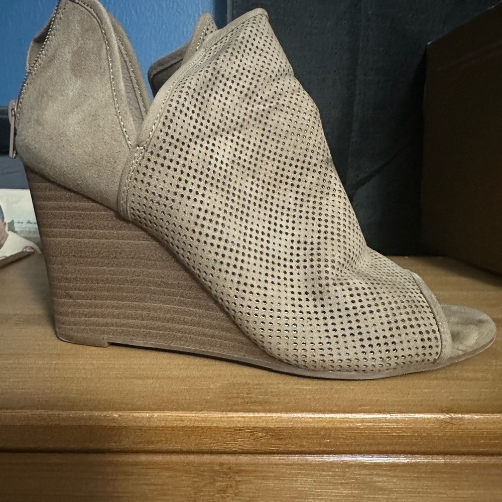 Women's Tan Wedge Sandals